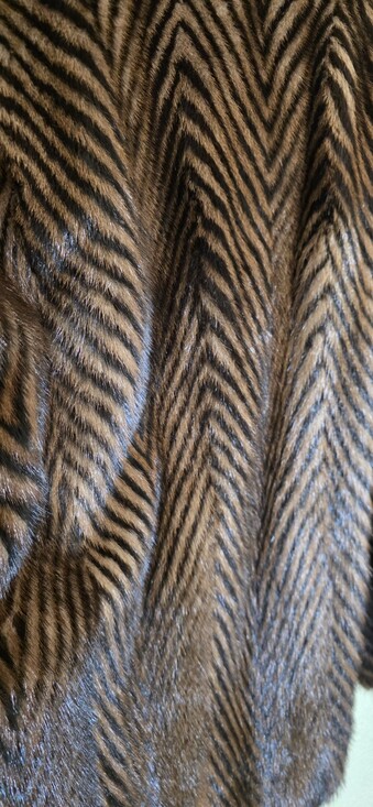 DaVinci Authentic Vintage Mink Coat with Chevron Pattern - Very Soft Fur - Picture 11 of 11